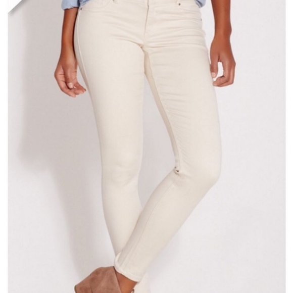 Cream Coloured Skinny Jeans. 5 Pocket. 25. Wardrobe Staple! Like New! HP! - Picture 2 of 16